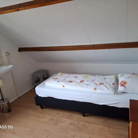 De Stormmeeuw * إغموند آن زي